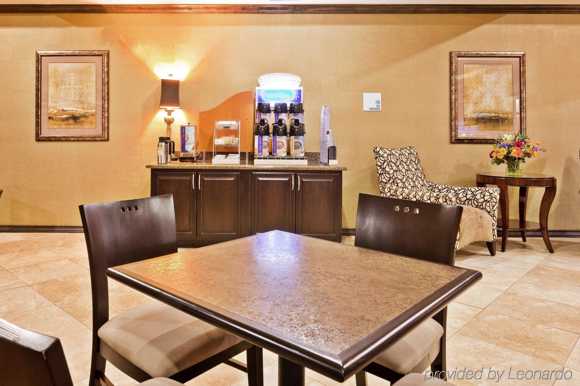 Holiday Inn Express & Suites Clovis By Ihg Restaurant photo